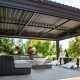 Espace de vie extérieur : créez un salon confortable avec foyer et pavillon